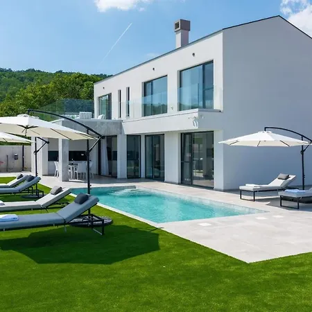 Atrium With Heated Pool, Sea View, Jacuzzi, Gym And Sauna *