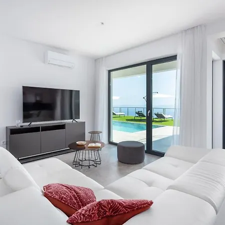 Villa Atrium With Heated Pool, Sea View, Jacuzzi, Gym And Sauna Labin (Istria)