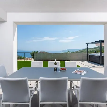 Villa Atrium With Heated Pool, Sea View, Jacuzzi, Gym And Sauna Labin (Istria)