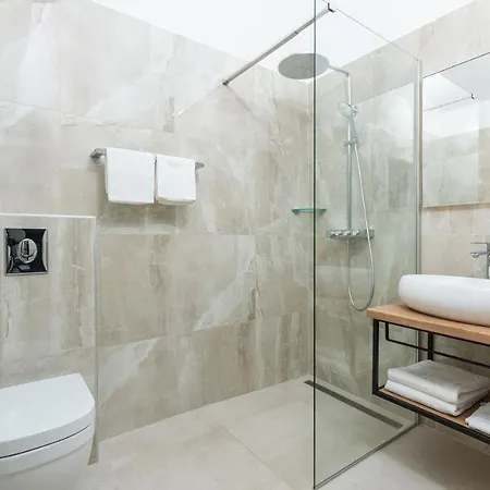 Atrium With Heated Pool, Sea View, Jacuzzi, Gym And Sauna