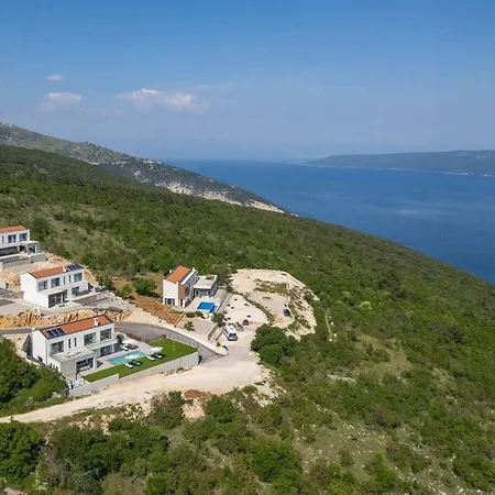 Atrium With Heated Pool, Sea View, Jacuzzi, Gym And Sauna *
