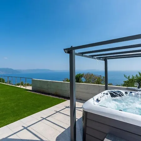 Atrium With Heated Pool, Sea View, Jacuzzi, Gym And Sauna Labin (Istria)
