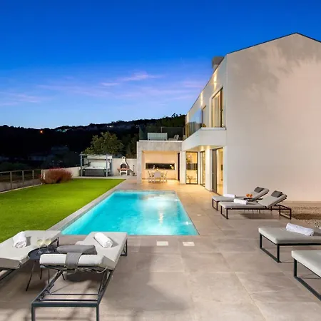 Atrium With Heated Pool, Sea View, Jacuzzi, Gym And Sauna * Labin (Istria)