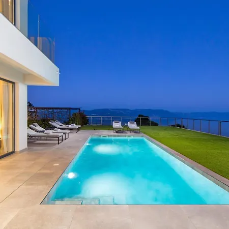 Atrium With Heated Pool, Sea View, Jacuzzi, Gym And Sauna וילה *