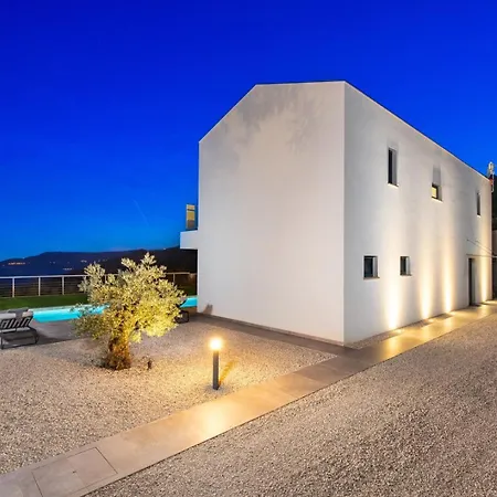 Atrium With Heated Pool, Sea View, Jacuzzi, Gym And Sauna Labin (Istria)